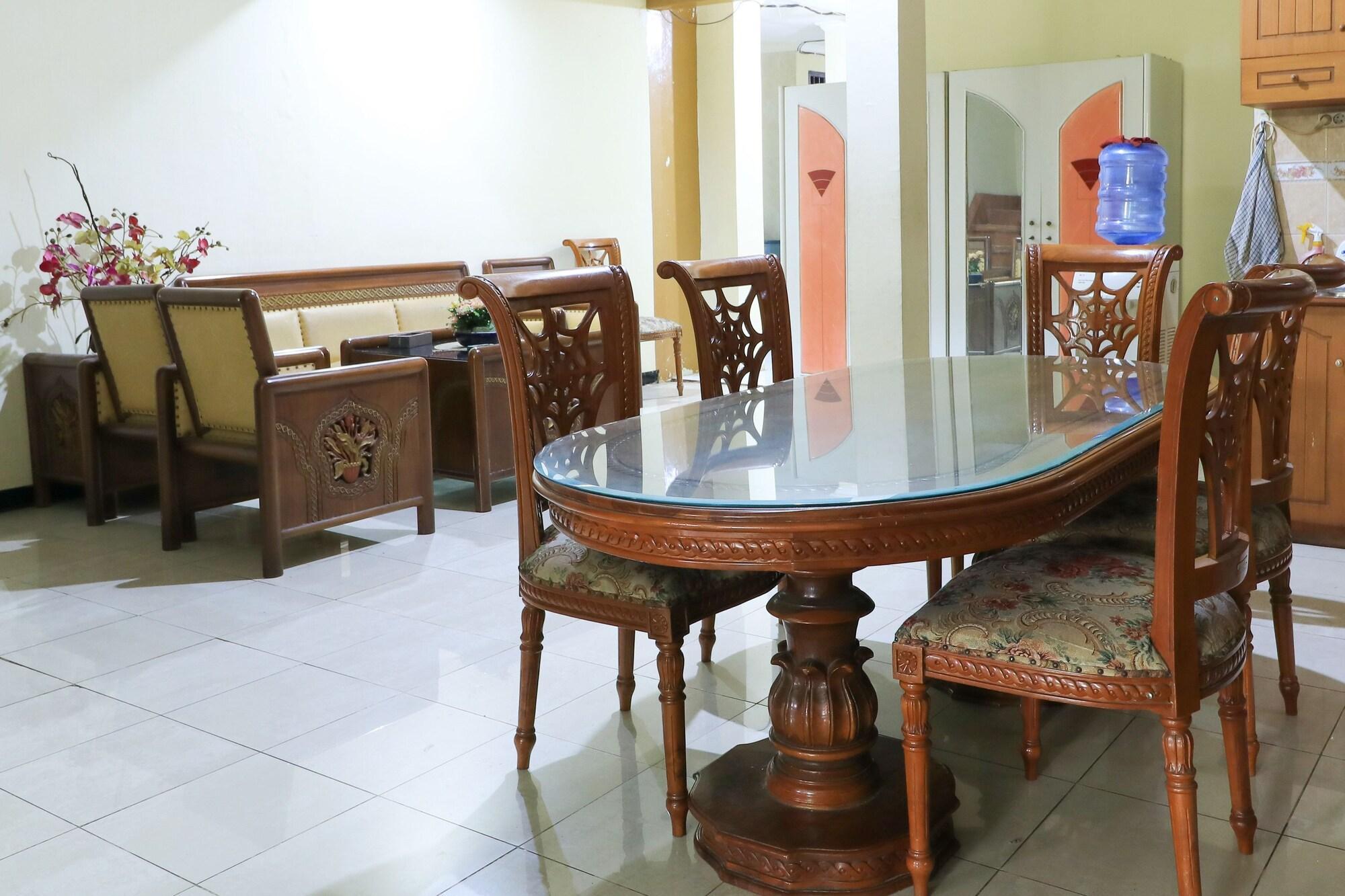 Guest House Samarinda Buitenkant foto